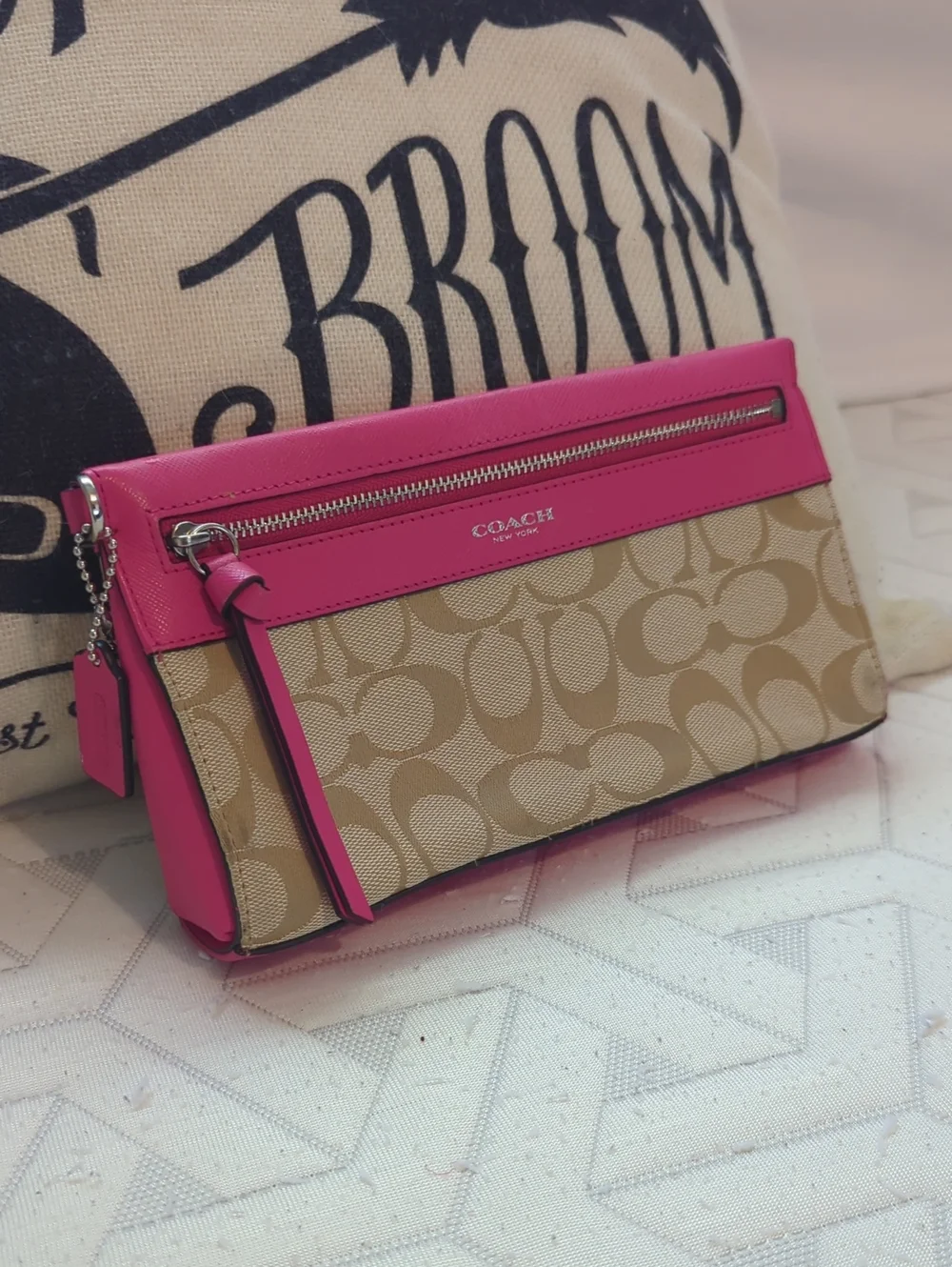 COACH‎ Signature Canvas Wristlet with Hot Pink Trim Wallet - CUTE!